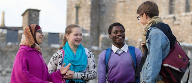 Já imaginou cursar o ensino médio na Índia, com alunos de vários países?