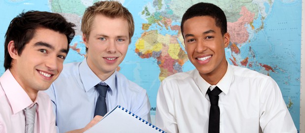 Guia de marketing: preços de cursos no exterior e depoimentos de quem já foi