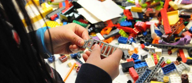 Universidade Cambridge busca professor de Lego