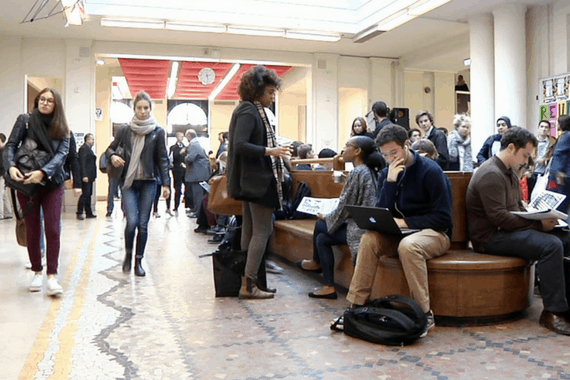 estudantes da Universidade Sciences Po, na França