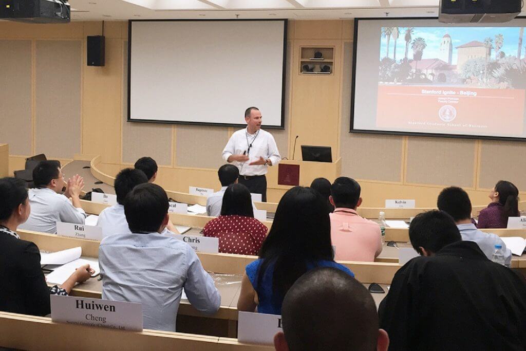 E se você pudesse fazer um curso presencial de Stanford no Brasil?
