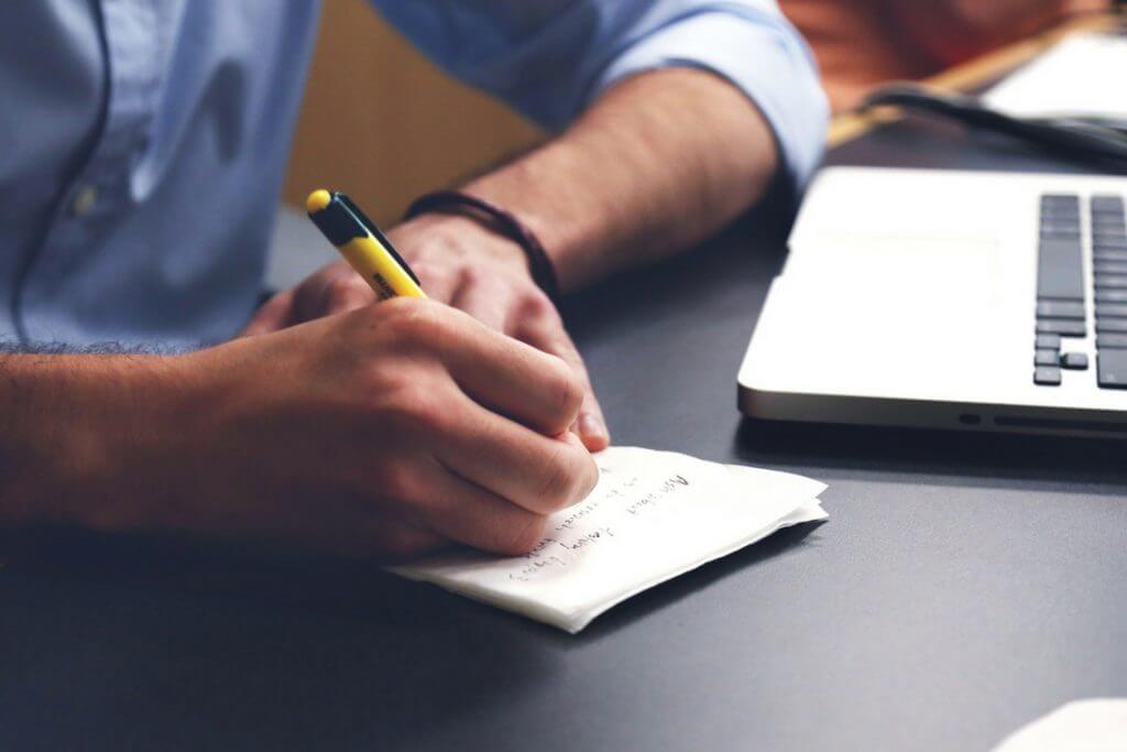Escola lança curso de inglês para deficientes auditivos, em formato online gratuito