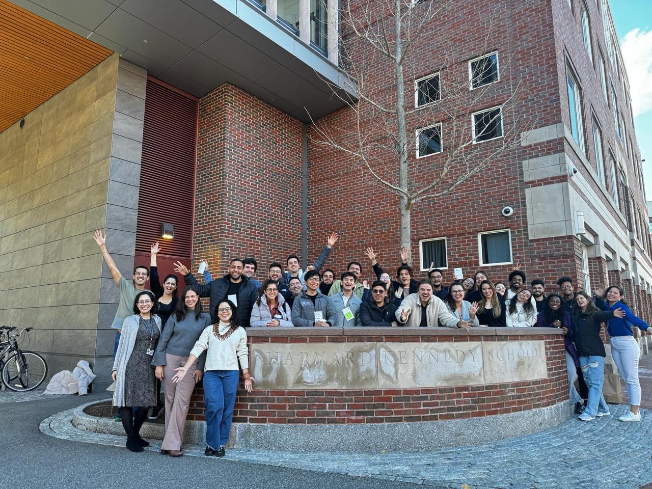 Estudantes brasileiros em curso da Fundação Estudar realizado em Harvard